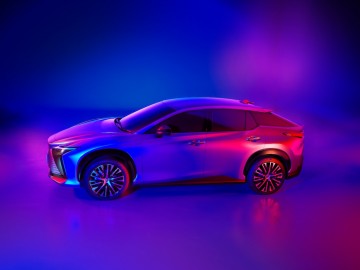 Lexus RZ &ndash; Crossover na prąd